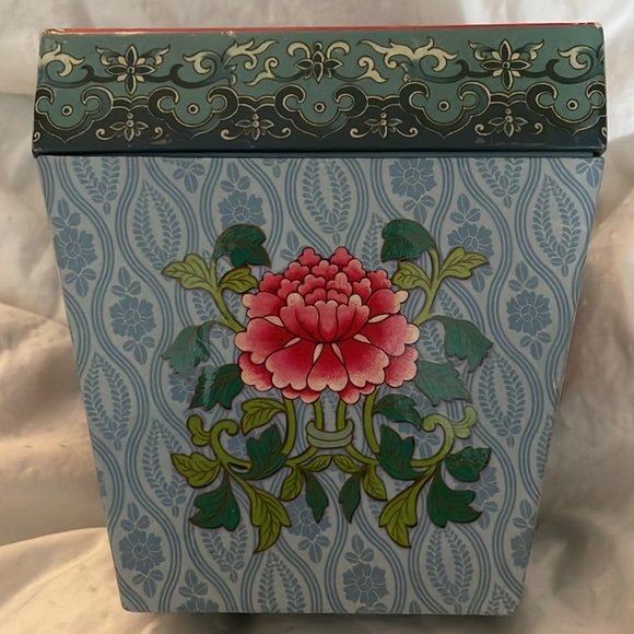 Intricate Asian Inspired Colorful Paper Box - Picture 5 of 9